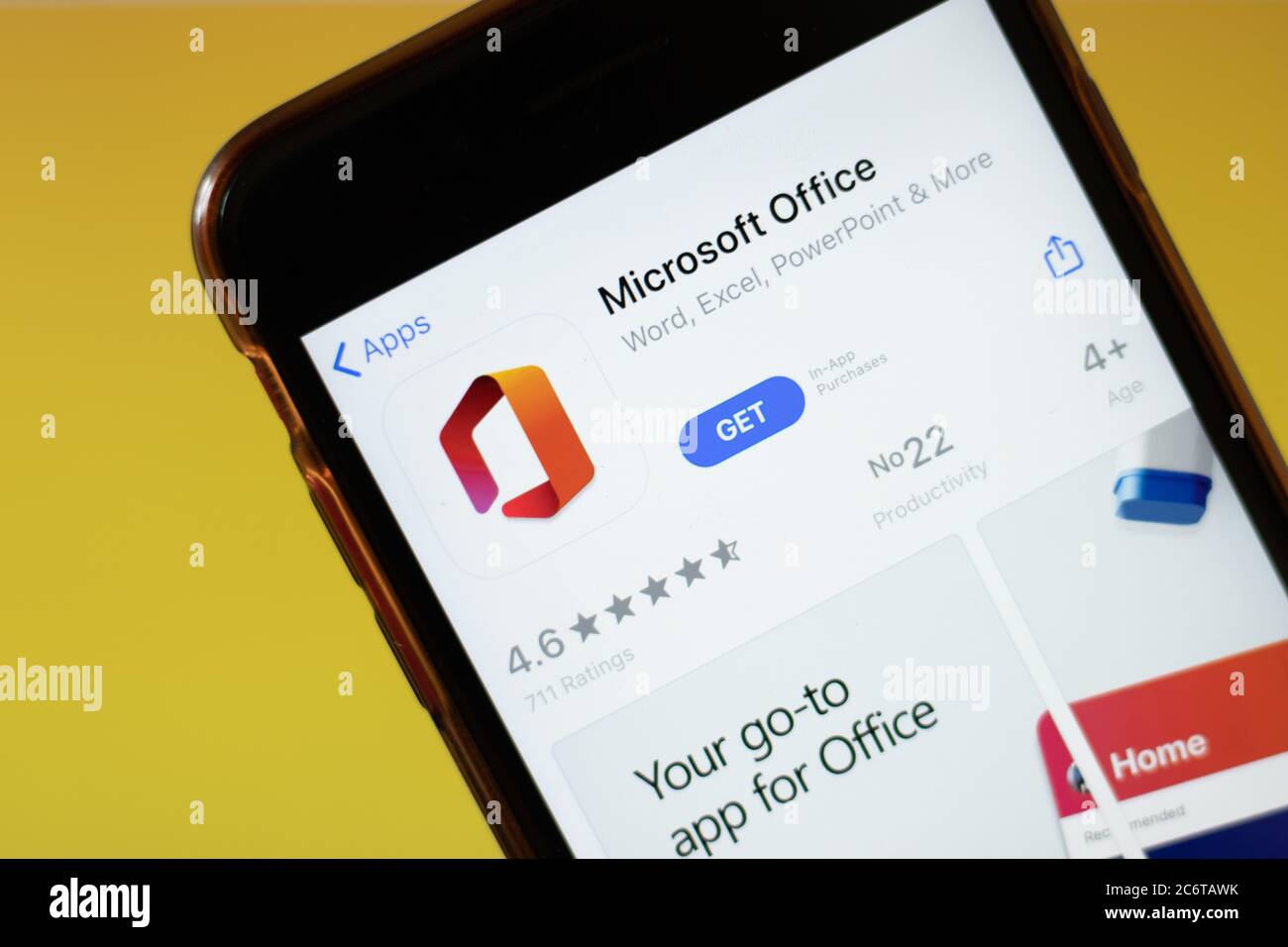Moskau, Russland - 1. Juni 2020: Microsoft Office App Logo auf Smartphone, illustrative Editorial Stockfoto