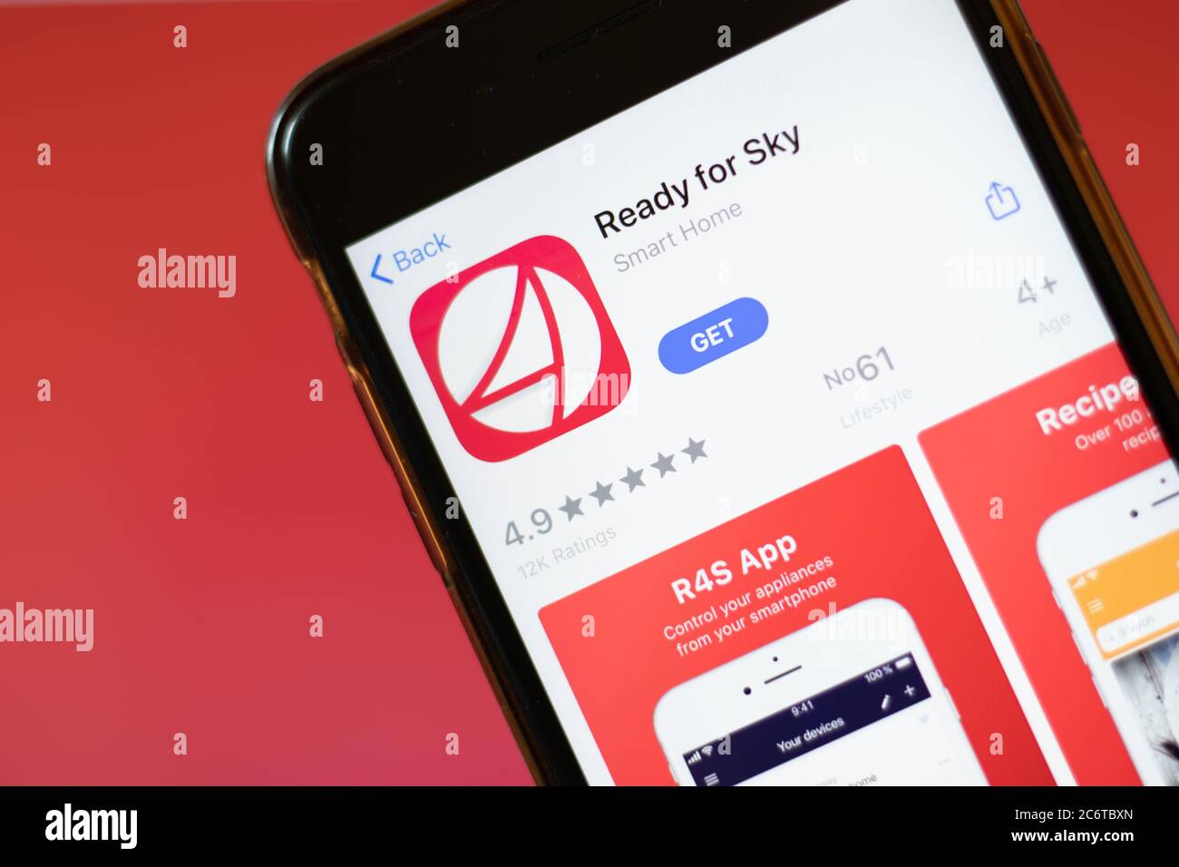 Moskau, Russland - 1. Juni 2020: Ready for Sky R4S App Logo auf Smartphone, illustrative Editorial Stockfoto