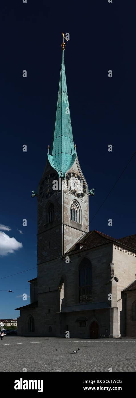 Der Uhrturm des Frauenklosters (Fraumünster Kirche). Zürich. Schweiz. Stockfoto