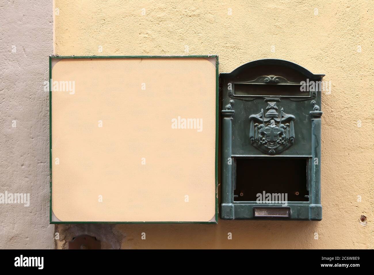 Alter Italienischer Briefkasten Stockfotos Und Bilder Kaufen Alamy
