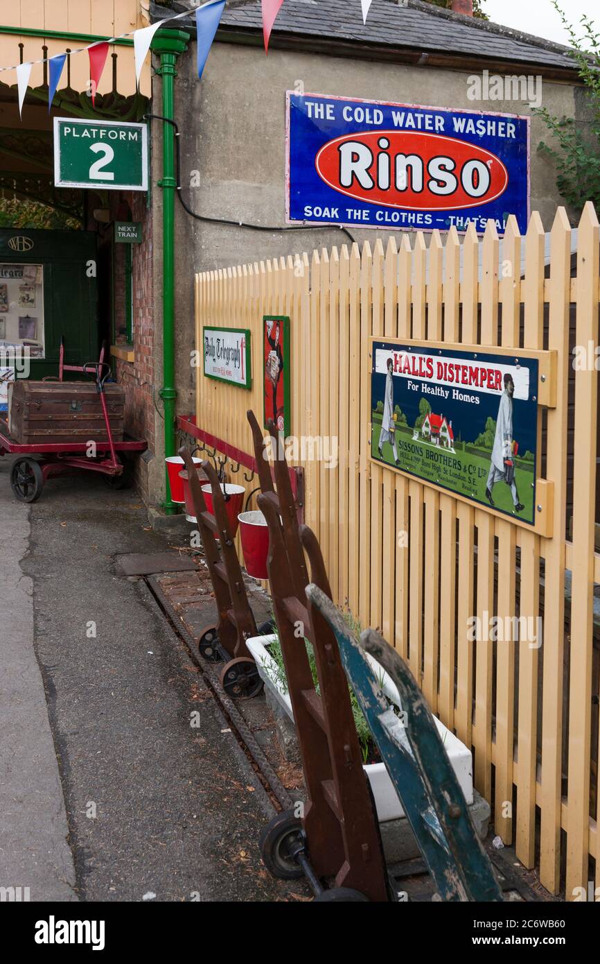 Bahnsteig 2, Alresford Station auf der Mid-Hants Steam Railway (Watercress Line), Hampshire, England, Großbritannien Stockfoto