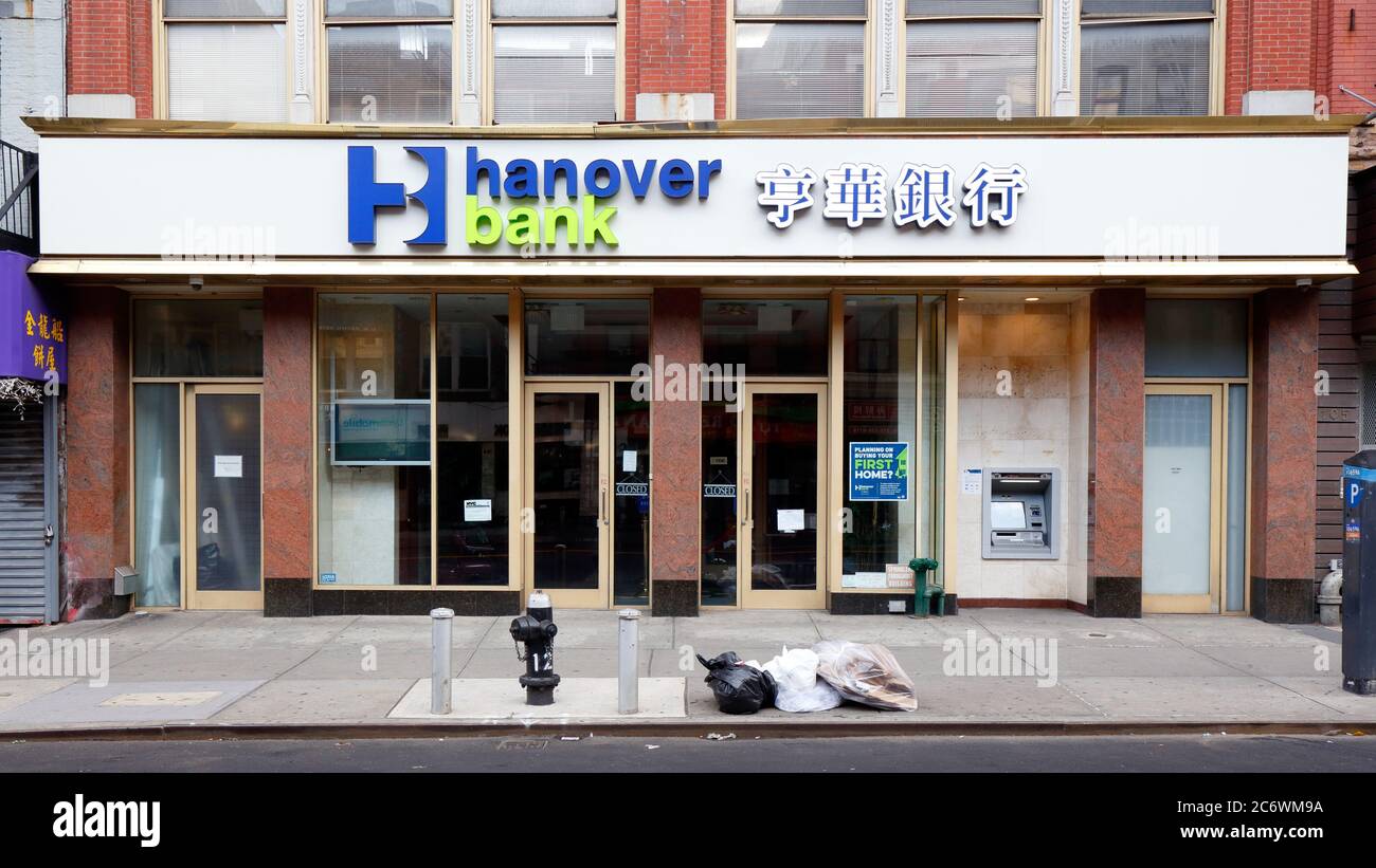 Hanover Bank, 109 Bowery, New York, NY. EINE Gemeinschaftsbank in Manhattan Chinatown, ehemals Chinatown Federal Savings Bank, die 2019 von Hannover erworben wurde Stockfoto