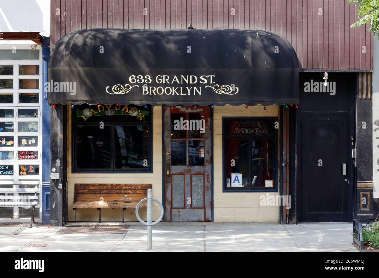 Lady Jay's, 633 Grand St, Brooklyn, New York. Foto einer Bar im Stadtteil Williamsburg in New York. Stockfoto