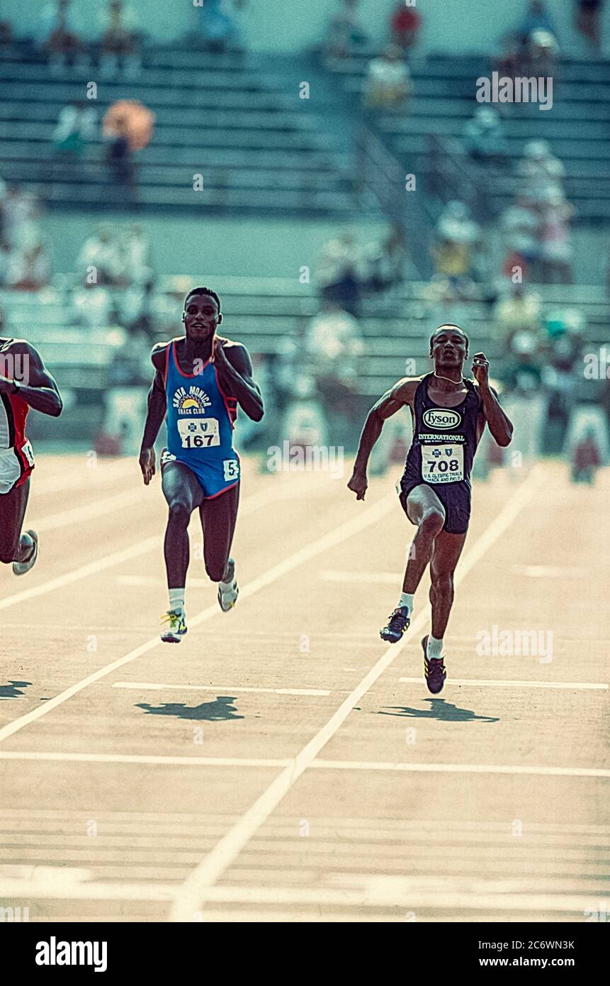 Carl Lewis (L) und Calvin Smith bei den US Olympic Track and Field Team Trials 1988 Stockfoto