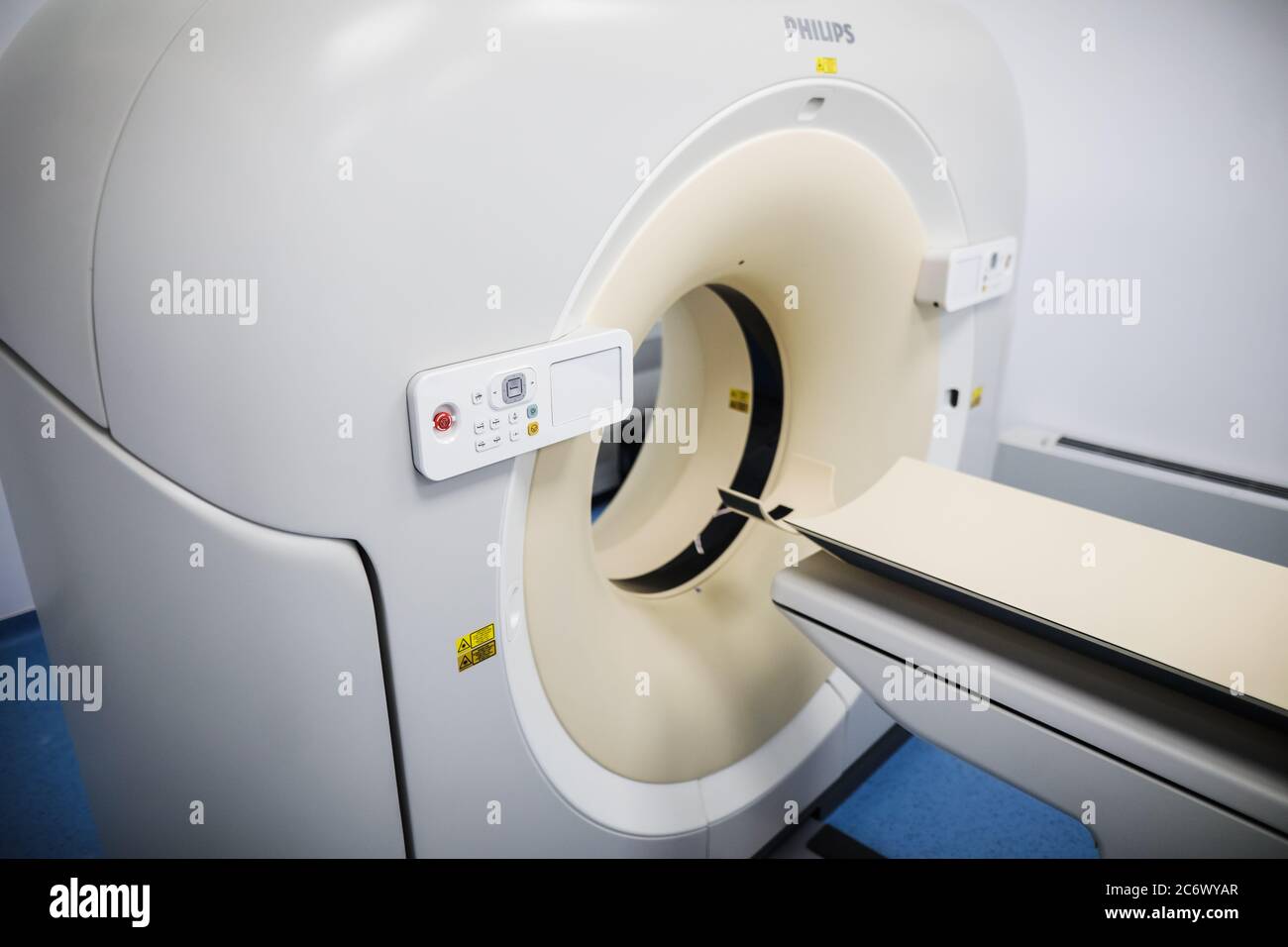 Bukarest / Rumänien - 12. Juli 2020: Philips Computertomographie, oder CT, Geräte in einer neuen medizinischen Klinik. Stockfoto