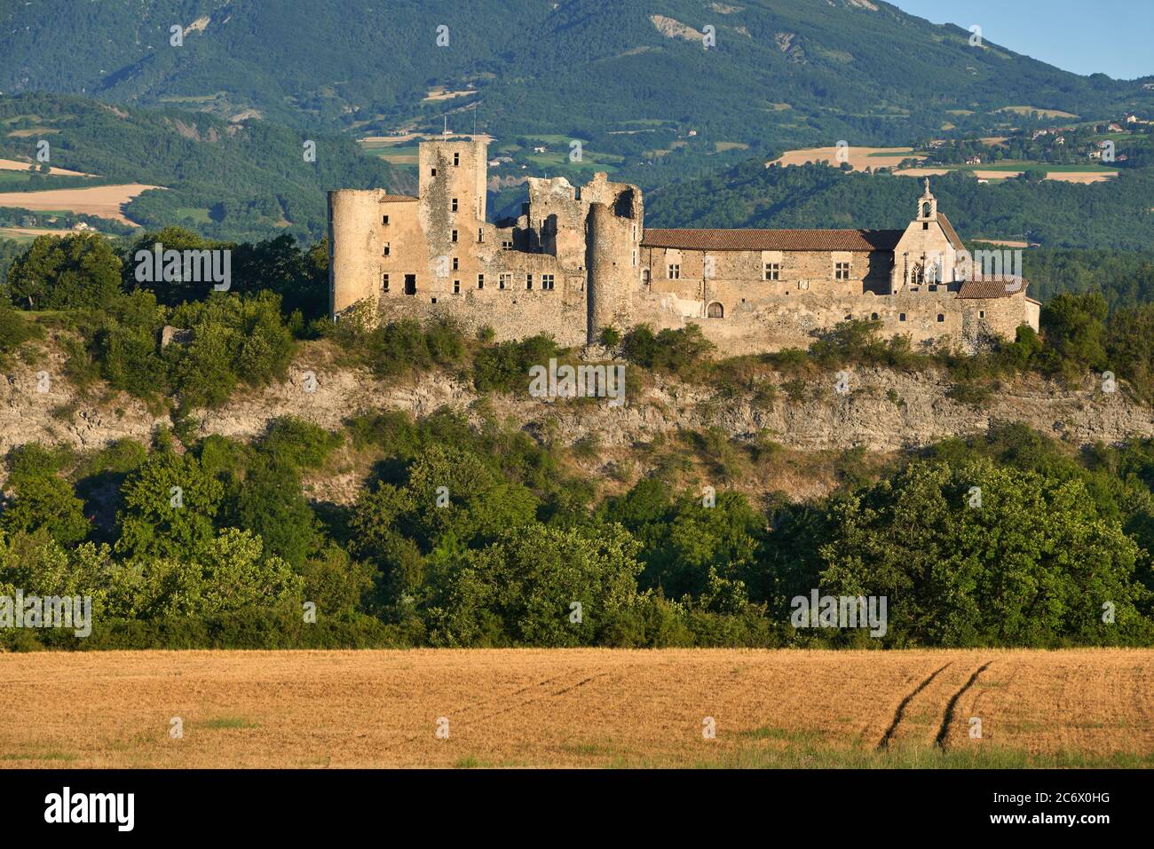 Tallard Castle (mittelalterliches historisches Monument) im Durance Valley. Tallard, Hautes-Alpes (05), Alpen, Frankreich Stockfoto