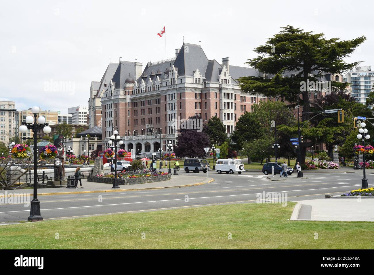 Blick auf das historische Fairmont Empress Hotel in der Innenstadt von Victoria, Britsih Columbia, Kanada auf Vancouver Island. Stockfoto