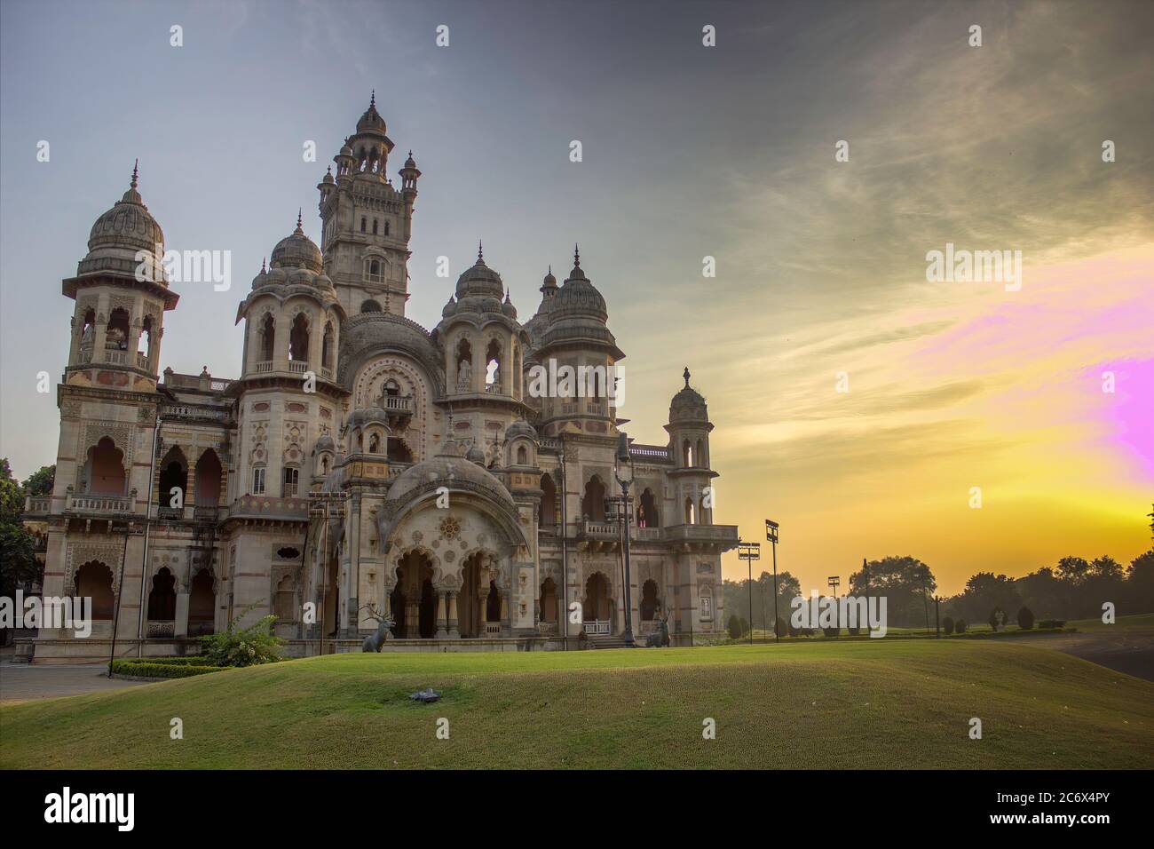 Vadodara, Indien - 16. November 2012: Eine Außenansicht des Lakshmi Vilas Palastes im Bundesstaat Gujarat wurde von der Gaekwad maratha Familie, w Stockfoto