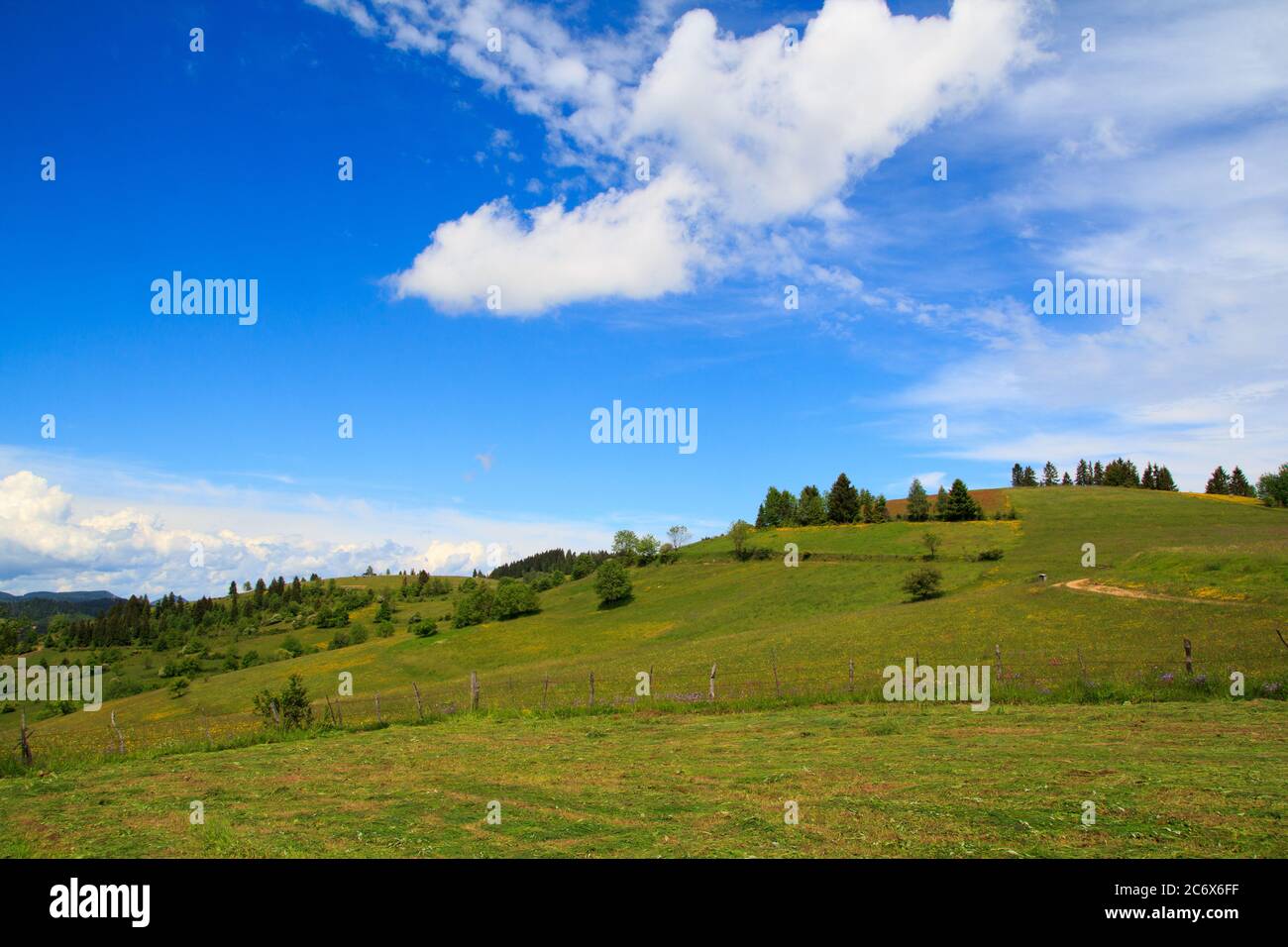 Dorf Vilovi in der Nähe von Nova Varos in Serbien, Zlatar Berg Stockfoto