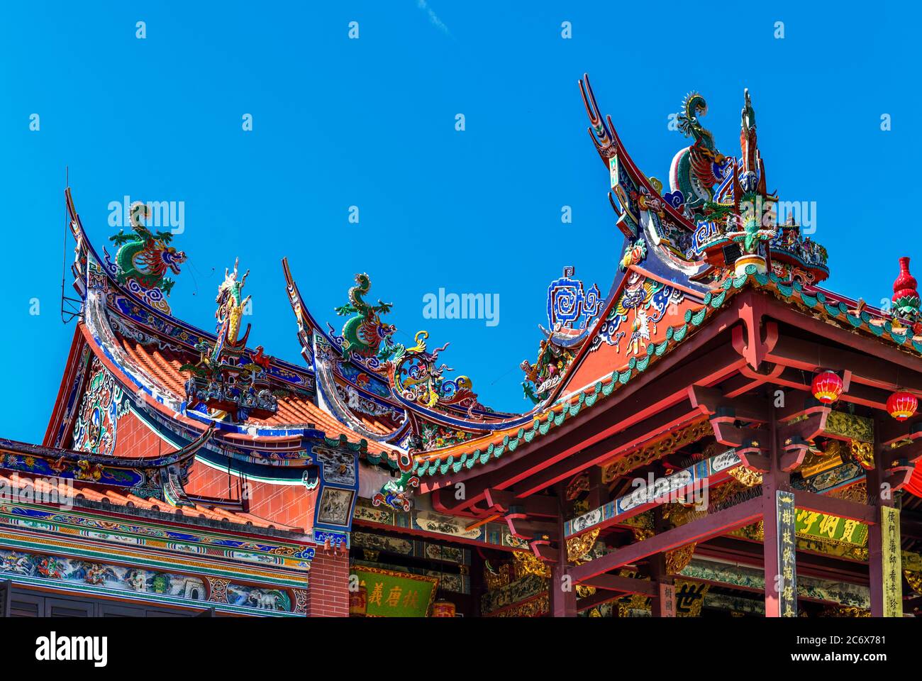 Dach von Seh Tek Tong Cheah Kongsi, einem chinesischen Clanhaus im Kolonialviertel, George Town, Penang, Malaysia Stockfoto