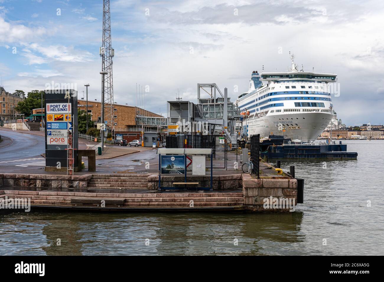 Die Fähre M/S Silja Serenade liegt am Terminal Oympia im Hafen von Helsinki, Finnland Stockfoto