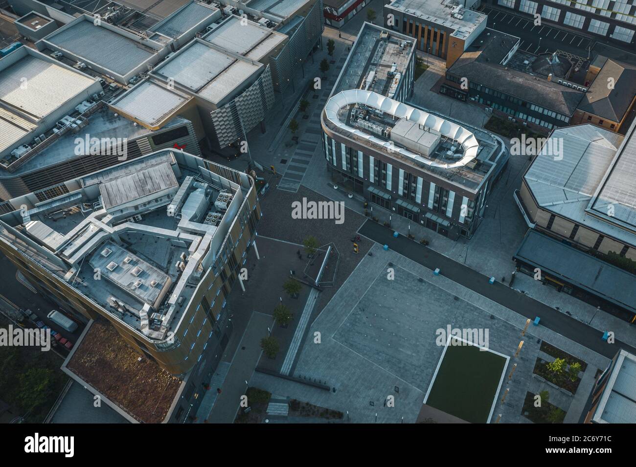 Drohne in großer Höhe schießen über verlassenen Stadtzentrum während der Sperre in Großbritannien Stockfoto