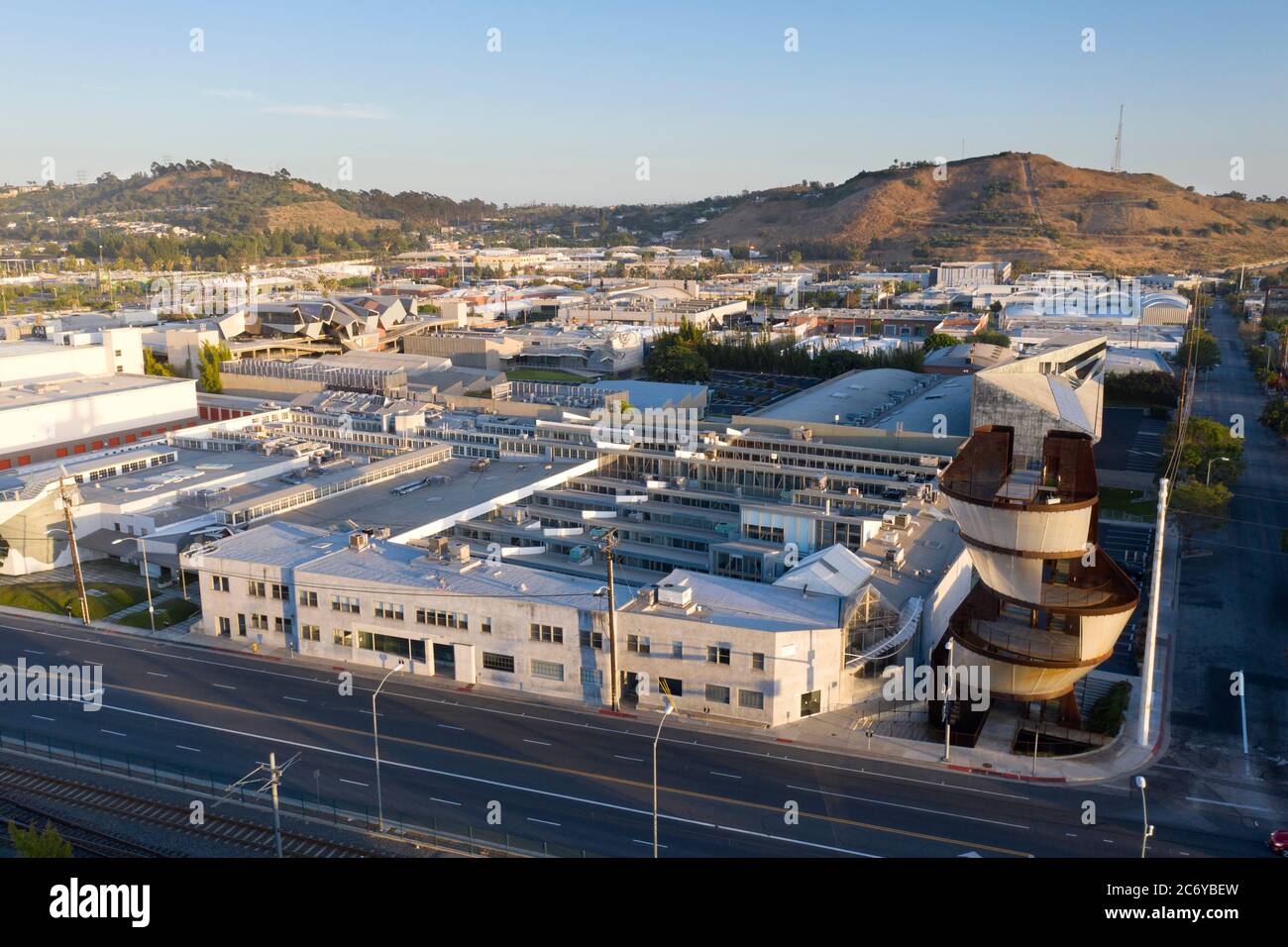 Hayden Tract mit Samitaur Tower an Konjunktive Points Entwicklung in Culver City von Eric Owen Moss Architects Stockfoto