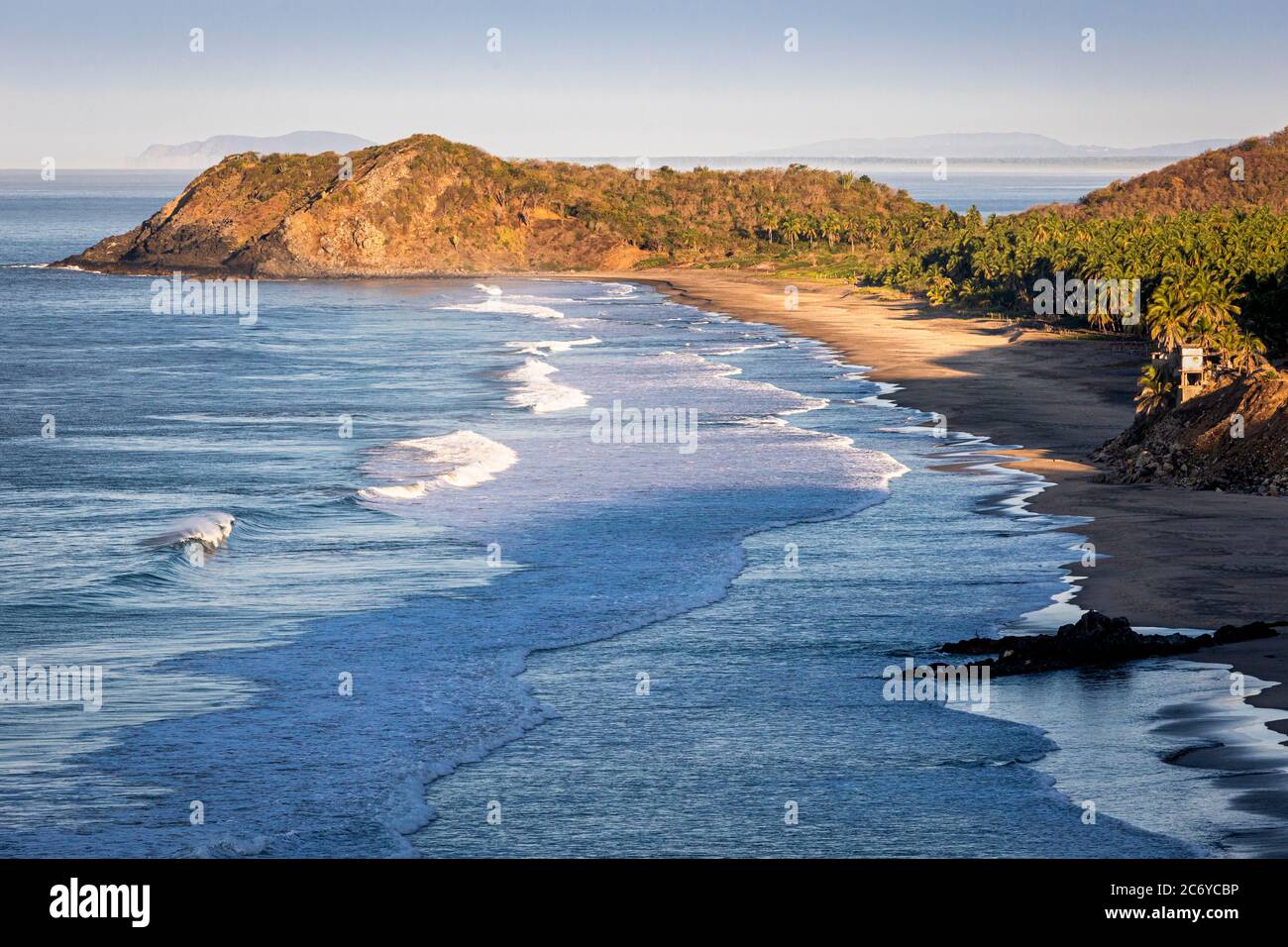 El Calvario Strand entlang der Pazifikküste, Guerrero, Mexiko. Stockfoto