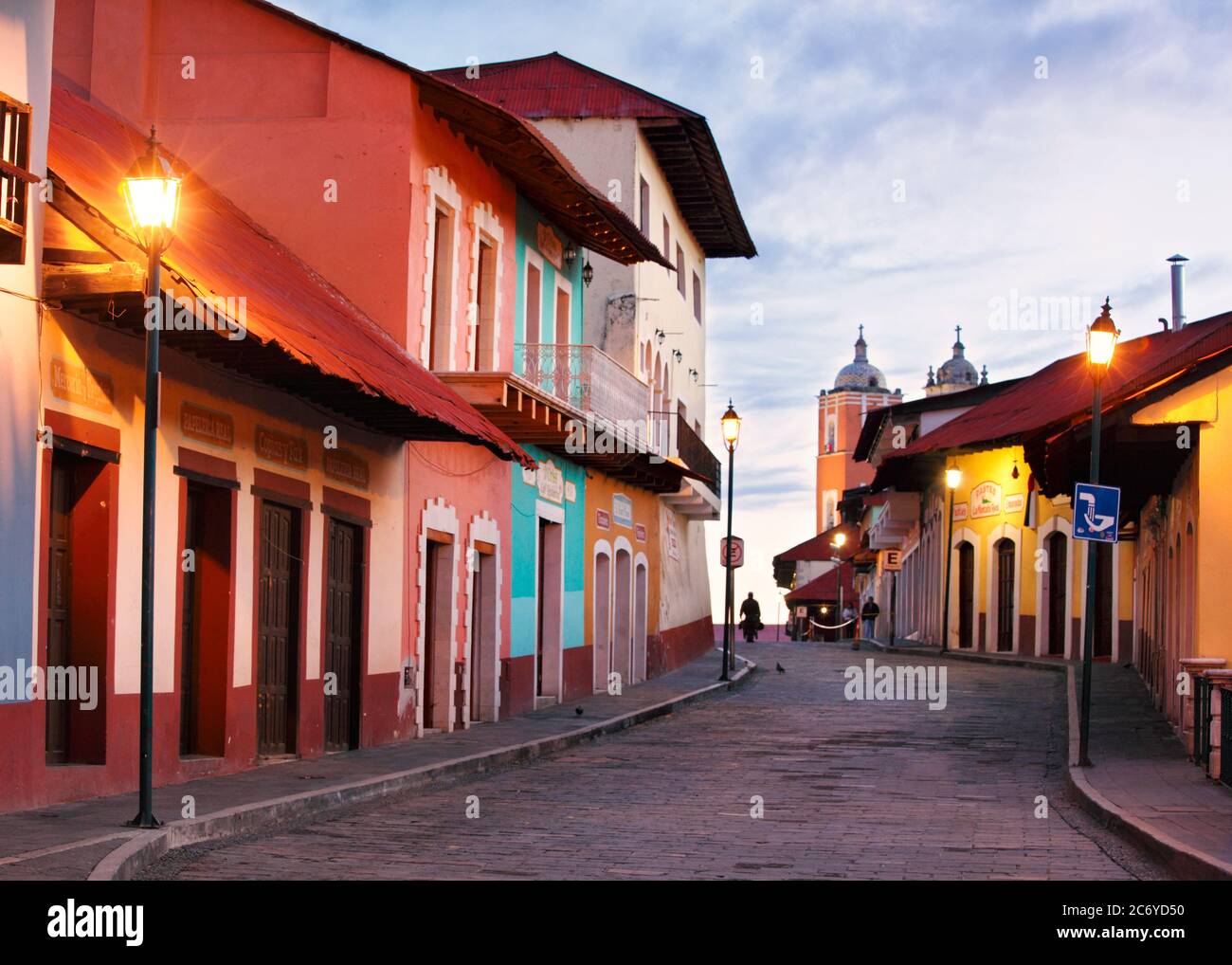 Sonnenaufgang auf den Straßen von Real del Monte, Hidalgo, Mexiko Stockfoto