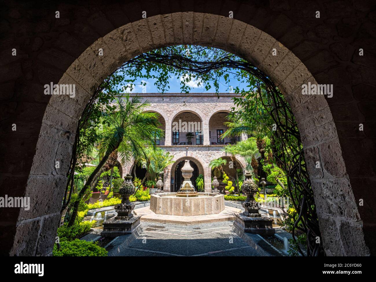 Innenhof des kolonialen Hotels de la Soledad in Morelia, Mexiko. Stockfoto