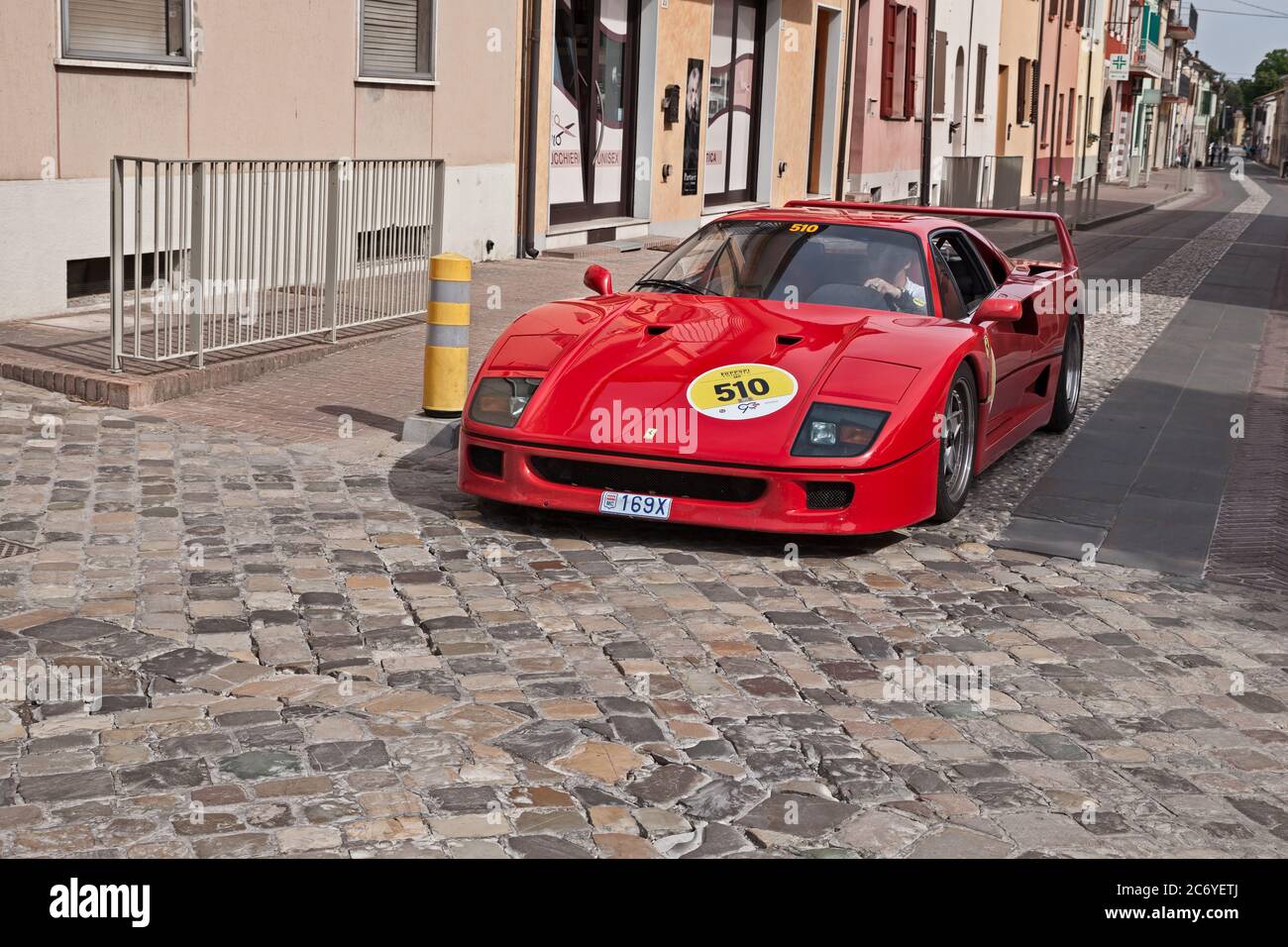 Oldtimer-Sportwagen Ferrari F40 (1980) in Rallye Ferrari Hommage an Mille Miglia, die historische italienische Autorennen, am 19. Mai 2017 in Gatteo, FC, Italien Stockfoto