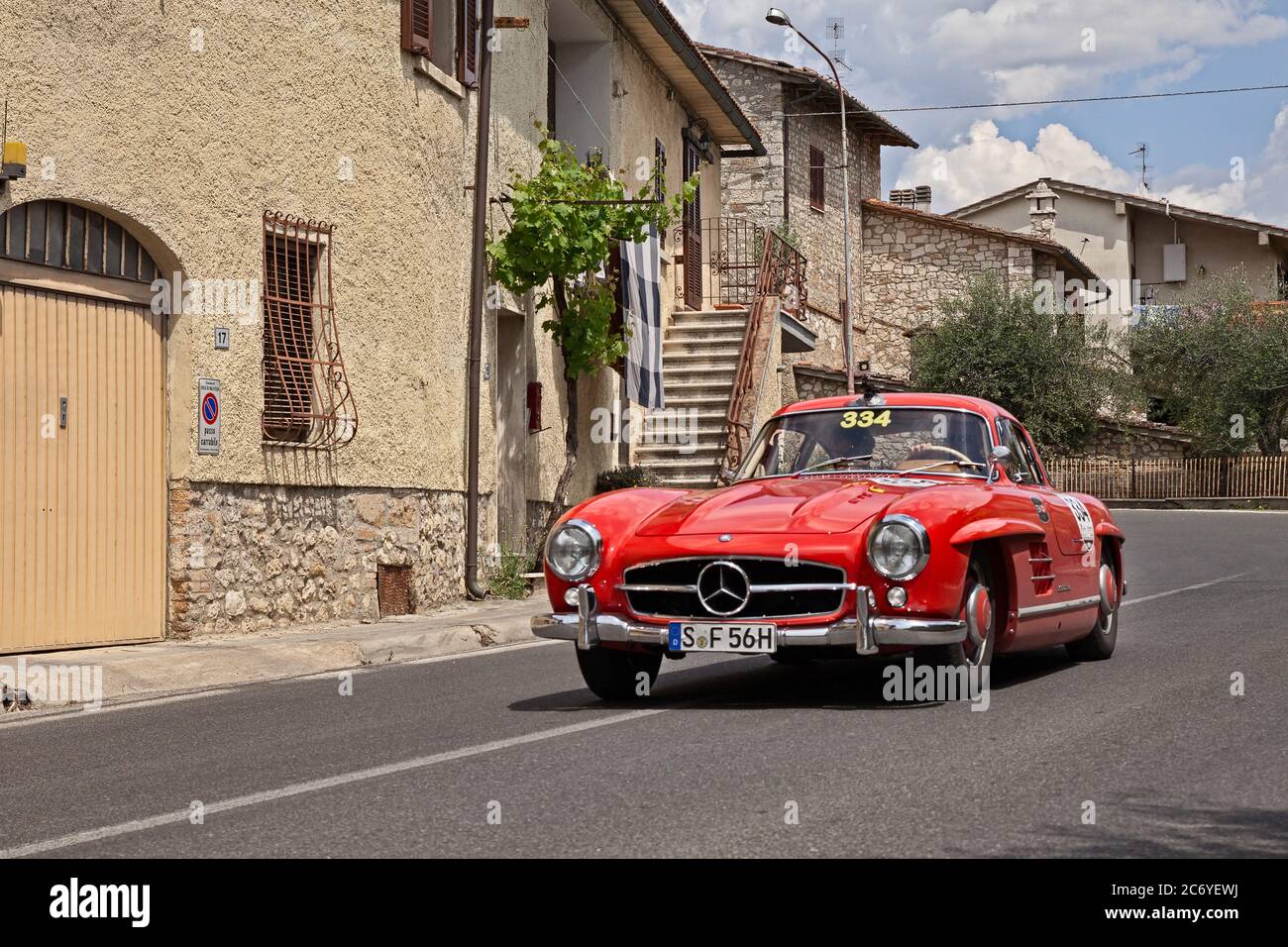 Mercedes-Benz 300 SL Coupé W198 (1955) im Oldtimer-Rennen Mille Miglia, am 17. Mai 2014 in Colle di Val d'Elsa, Toskana, Italien Stockfoto