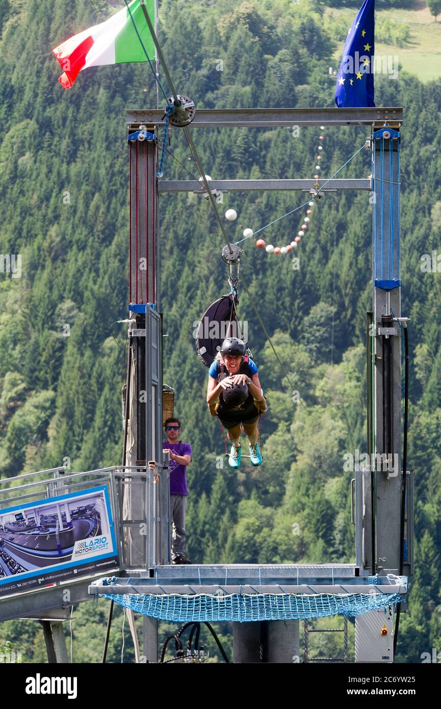 Italien - Lombardei - Valtellina - Albaredo für S. Marco - Volo d'Angelo - Flug über das Luftseil von Albaredo für S. Marco nach Bema auf der anderen Talseite Stockfoto