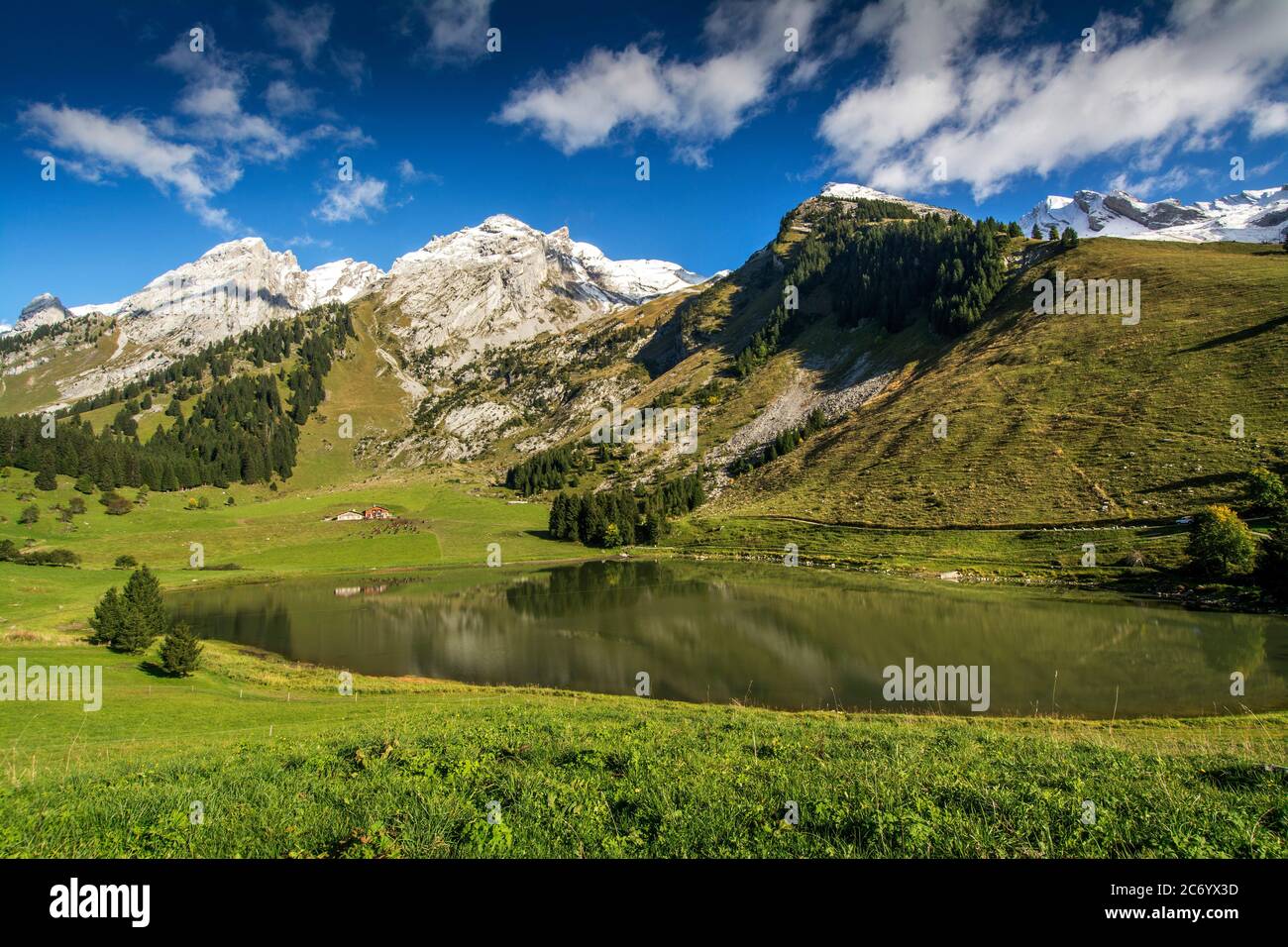 See von Confins, Massiv von Arvis, La Clusaz, Haute Savoie, Französische Alpen, Auvergne-Rhone-Alpes, Frankreich Stockfoto