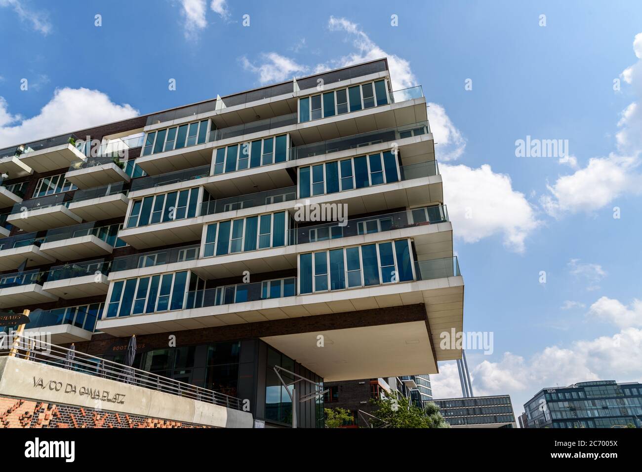 Hamburg, Deutschland - 7. August 2019: Luxus-Neubau-Wohngebäude in der HafenCity. Stockfoto