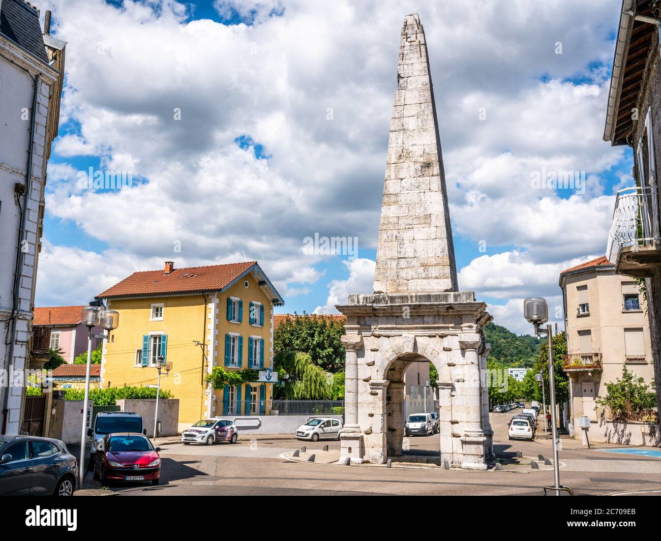 Vienne France , 11 July 2020 : die römische Pyramide ein altes gallo-römisches Denkmal, das das Zentrum einer römischen Arena in Vienne Isere France war Stockfoto