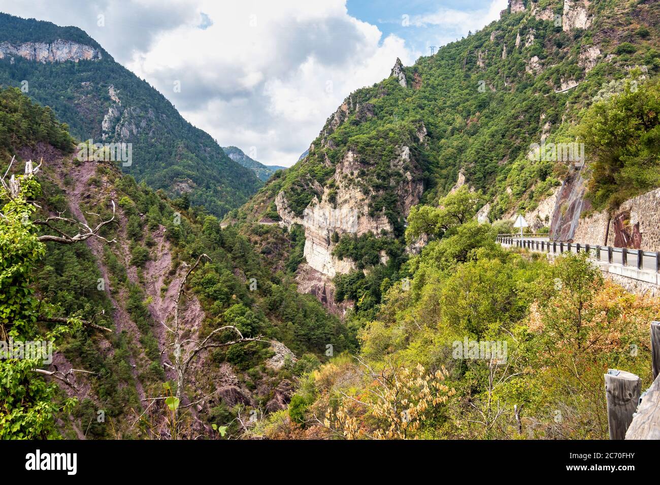 Alpine Landschaft der französischen alpen, Saint Sauveur sur Tinee in der Provence Alpes, Mercantour Nationalpark, Alpes Maritimes, Frankreich. Stockfoto