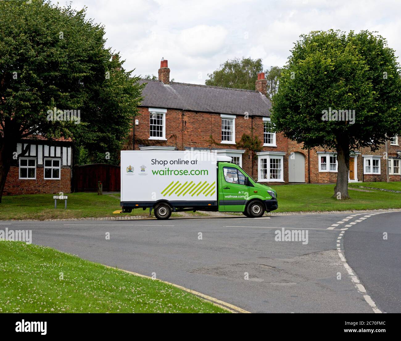 Lieferwagen Waitrose in Easingwold, North Yorkshire, England Stockfoto