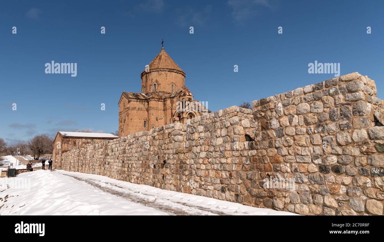 Akdamar Insel, Van, Türkei - Februar 2020: Akdamar Insel und Surpkirche Akdamar Kirche ist ein wichtiger religiöser Ort für das armenische Volk Stockfoto