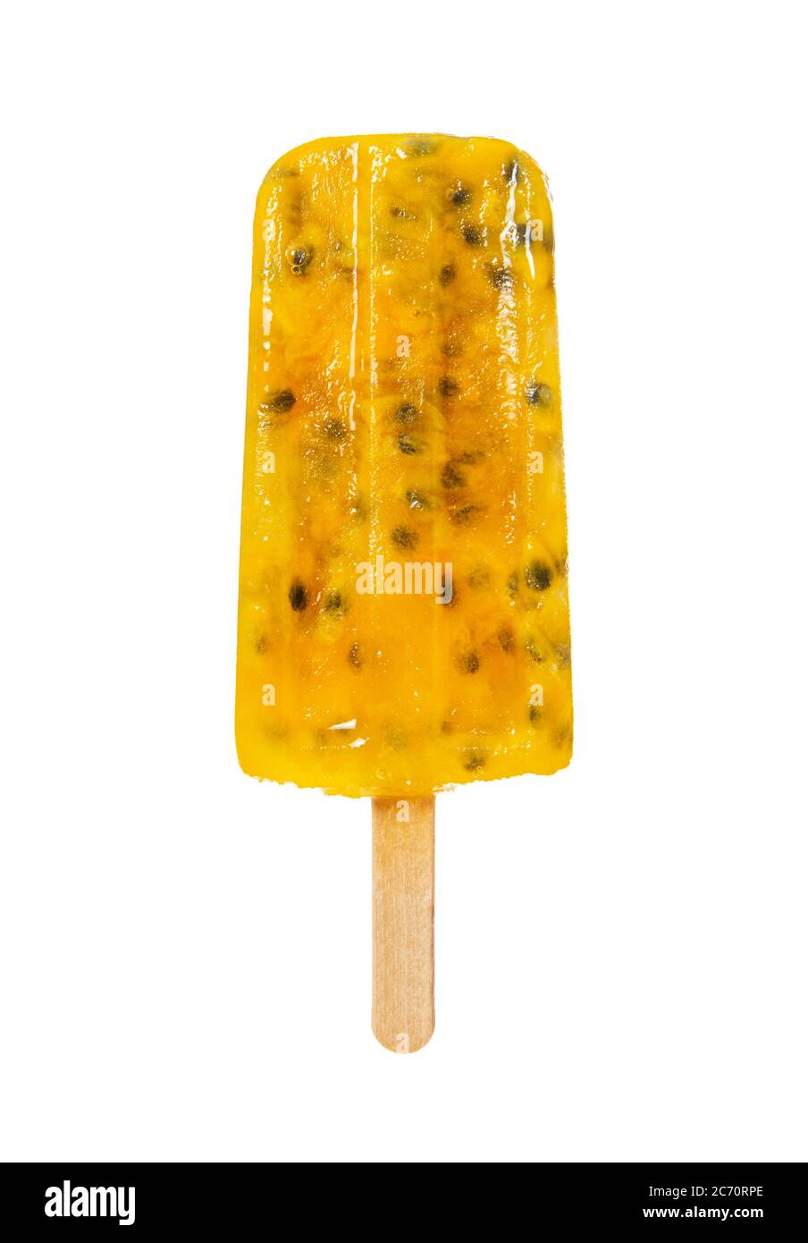 Passionsfrucht-Popsicle isoliert auf weißem Hintergrund. Fruchteis. Stockfoto
