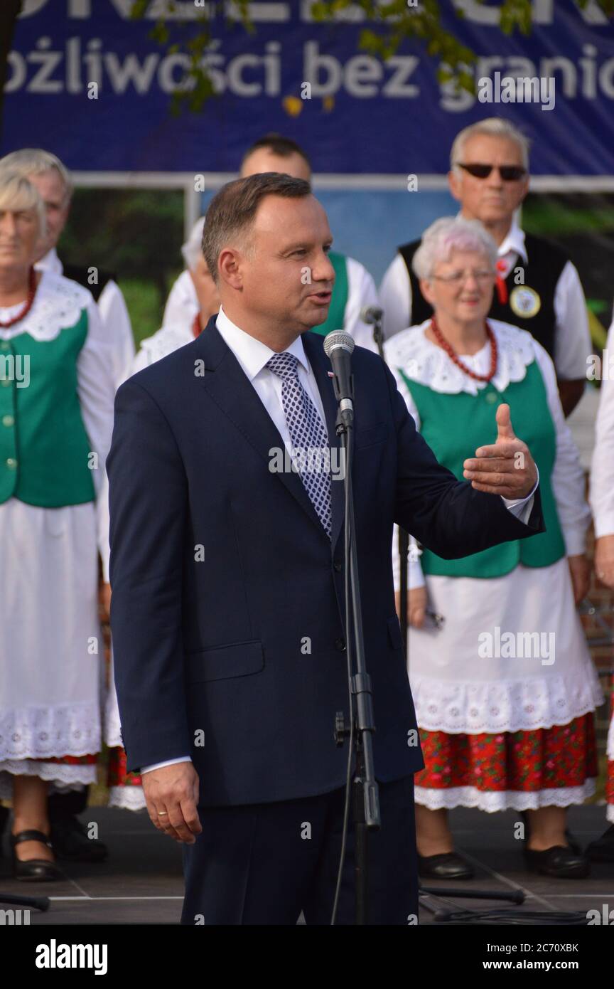 Amtshaber Andrzej Duda hat nach Auszahlung der Stimmen die Stichwahl gegen Rafal Trzaskowski gewonnen am 13.7.2020 im Bild bei einem Besuch in Zgorz Stockfoto