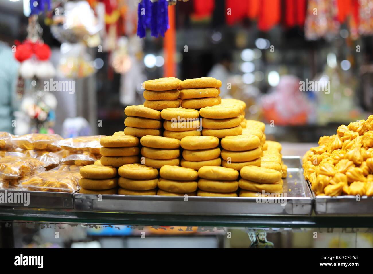 Indische traditionelle Süßigkeiten auf dem asiatischen Marktplacem.Street Food Markt Stockfoto