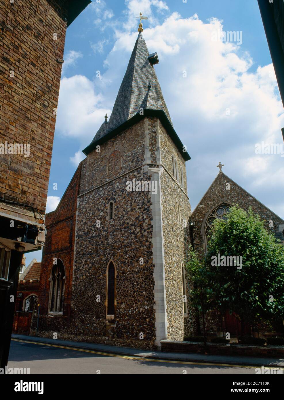 Blick E des frühen C13th W Tower of All Saints Church, Maldon Essex, England, Großbritannien; gilt als der einzige dreieckige Kirchturm in England. Stockfoto