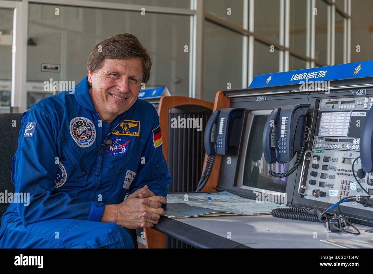 Der deutsche Raumfähre-Astronaut Ulrich Walter im alten Feuerraum 4 im Kennedy Space Center Stockfoto