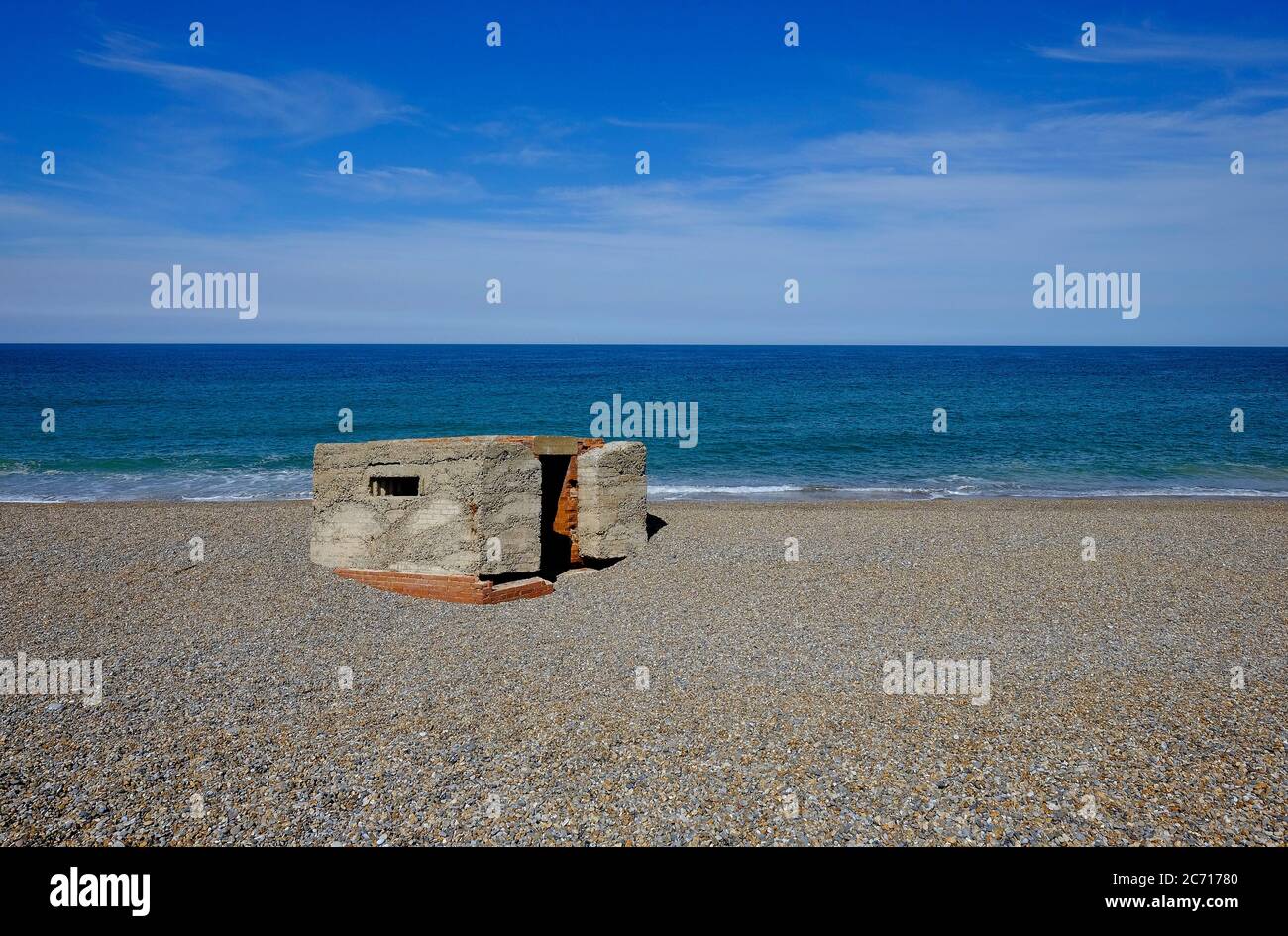 Pillenbox für Kriegszeiten am Strand von Weybourne, Nord-norfolk, england Stockfoto
