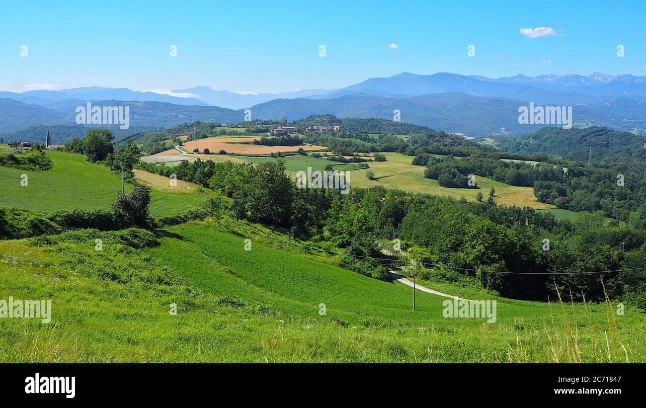 Panoramablick auf die Hügel von Monferrato, Piemont, Italien Stockfoto