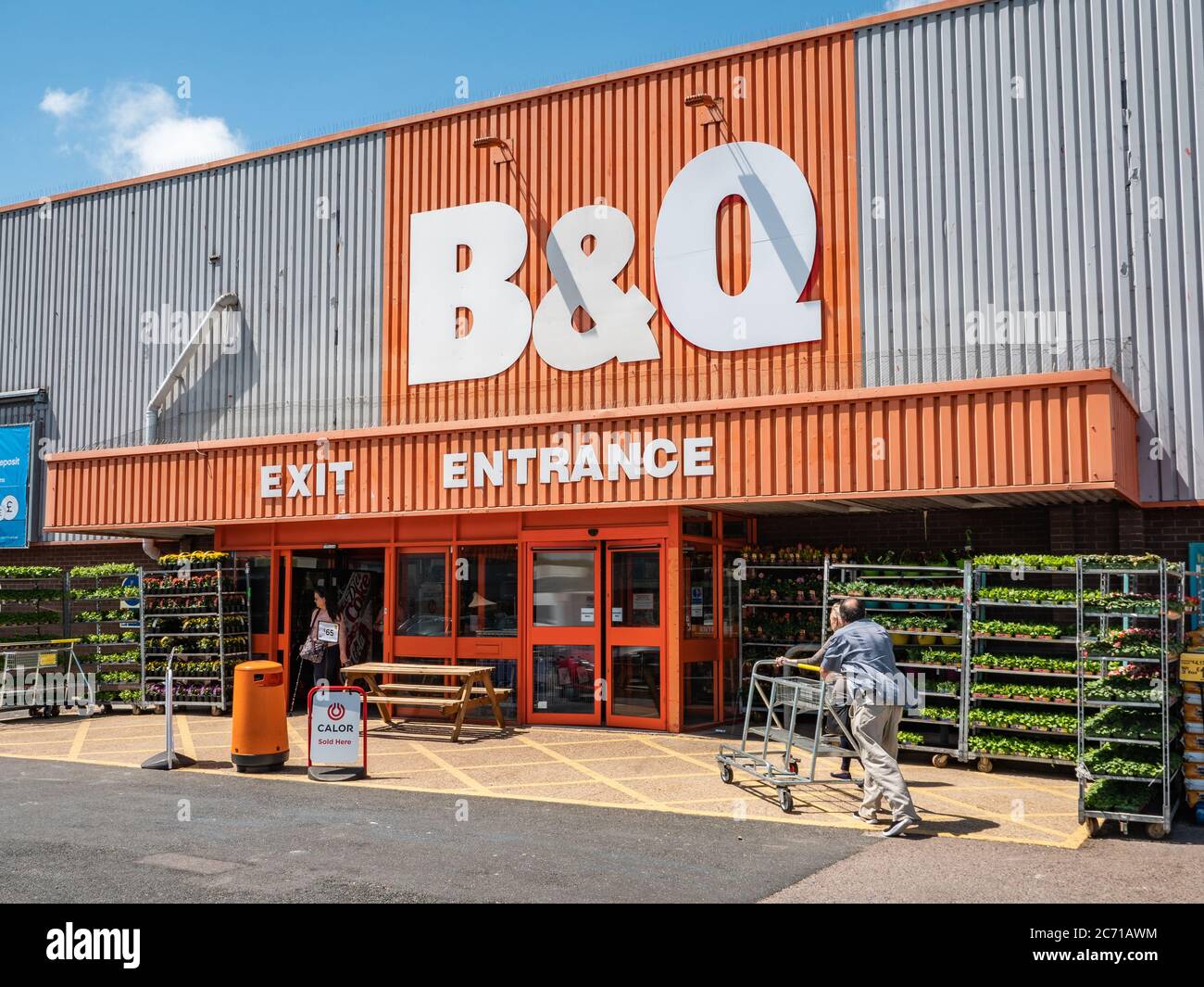 B&Q DIY SUPERSTORE. Der britische DIY-Store Supermarkt B&Q an einem hellen und sonnigen Tag in Eastbourne, East Sussex. Stockfoto