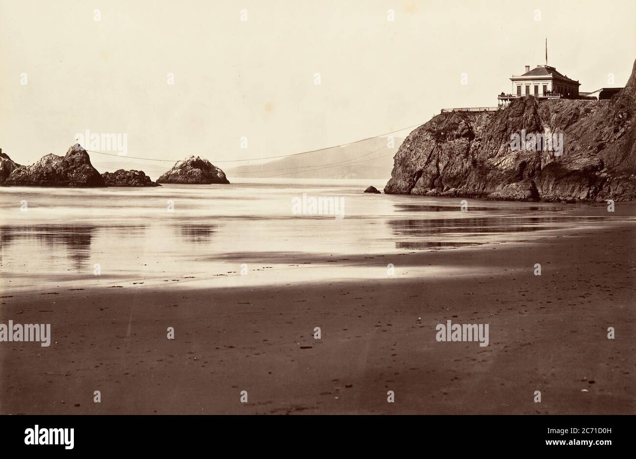 Cliff House und Seal Rock, 1868-69, gedruckt ca. 1876. Stockfoto