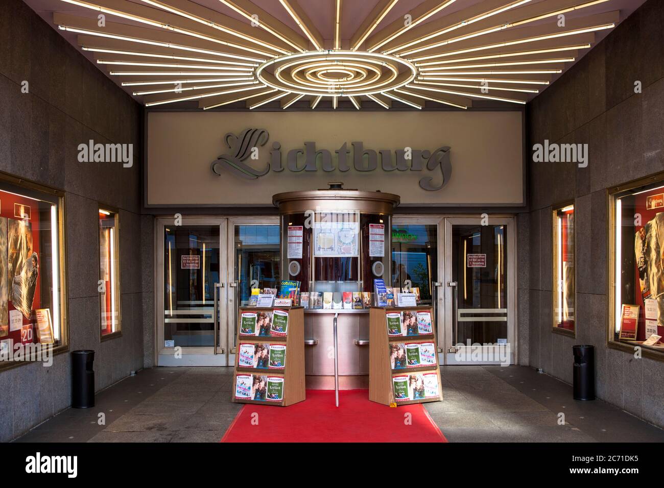 Eingang des Kinos Lichtburg in Essen beherbergt dieses Kino mit 1.250 ...