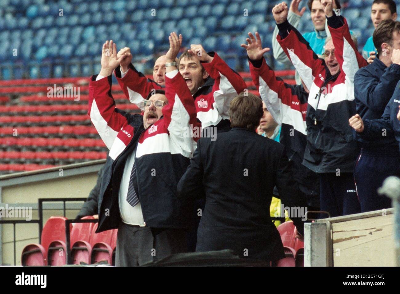 Ricky Tomlinson während der Dreharbeiten als Mike Bassett England Manager im Wembley Stadium, London 1998 Stockfoto
