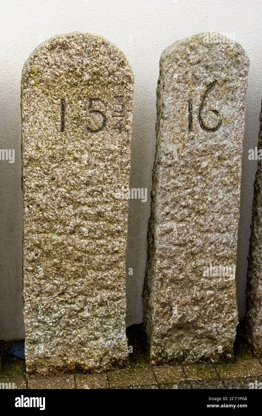 Liskeard und Caradon Railway alte Meilensteine in Granit geschnitzt, Liskeard, Cornwall, England, Großbritannien. Stockfoto