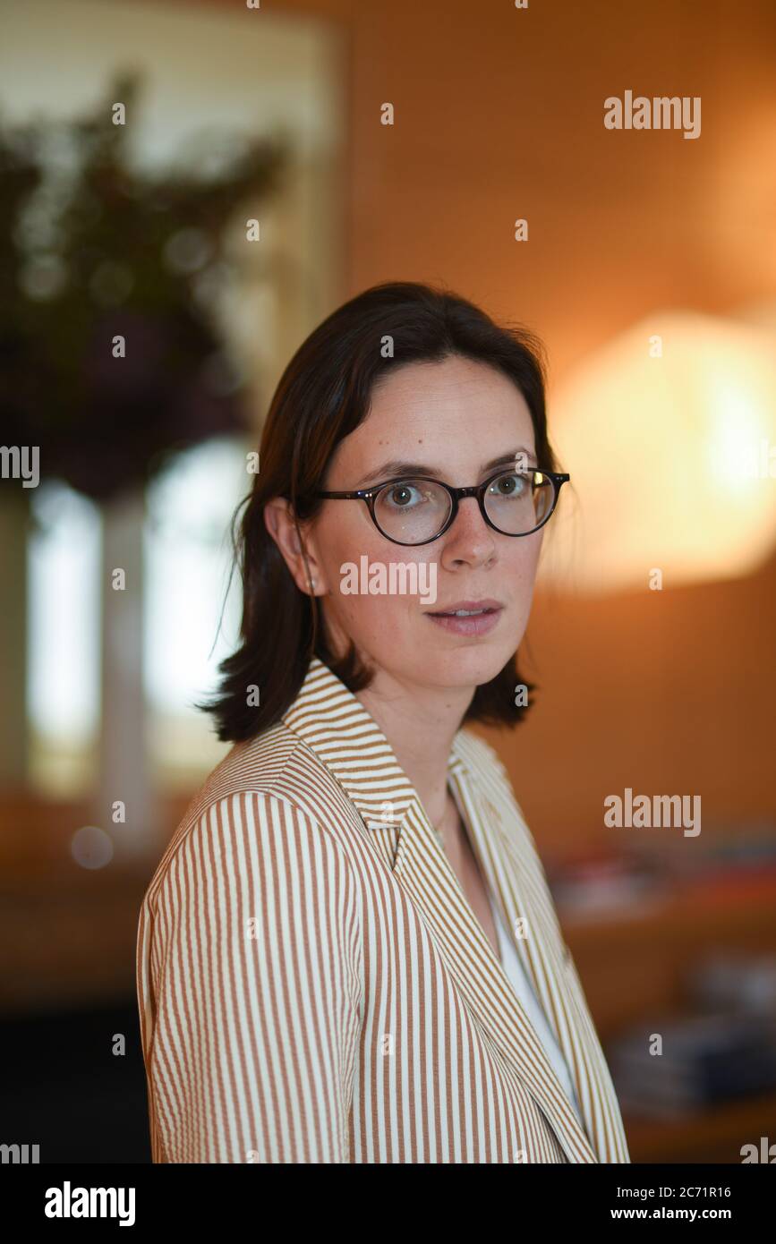 *** KEIN VERKAUF AN FRANZÖSISCHE MEDIEN ODER VERLAGE - RECHTE VORBEHALTEN ***29. Juni 2020 - Paris, Frankreich: Porträt von Amelie de Montchalin, der französischen Staatssekretärin für europäische Angelegenheiten, die andere EU-Länder davon überzeugt, die Umsetzung eines großen Europäischen Konjunkturfonds zu unterstützen. Stockfoto