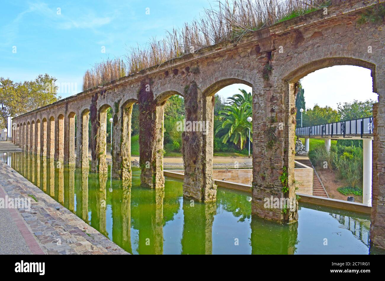 Aquädukt in El Clot öffentlichen Park in Barcelona Spanien Stockfoto