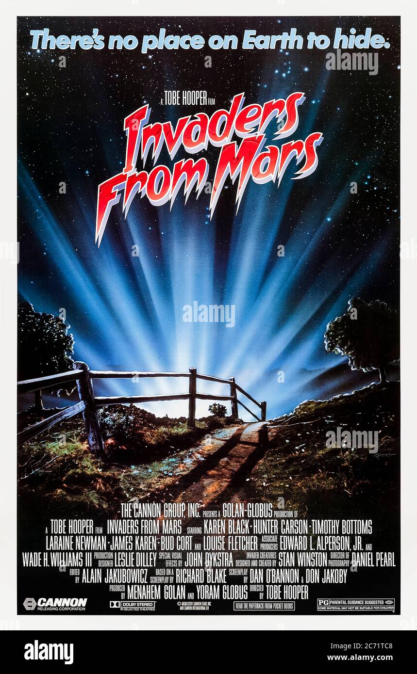 Invaders from Mars (1986) Regie: Toby Hooper mit Karen Black, Hunter Carson und Timothy Bottoms. Eine kleine Stadt in von Aliens, die beginnen, die Köpfe der Bewohner zu übernehmen überfallen. Stockfoto