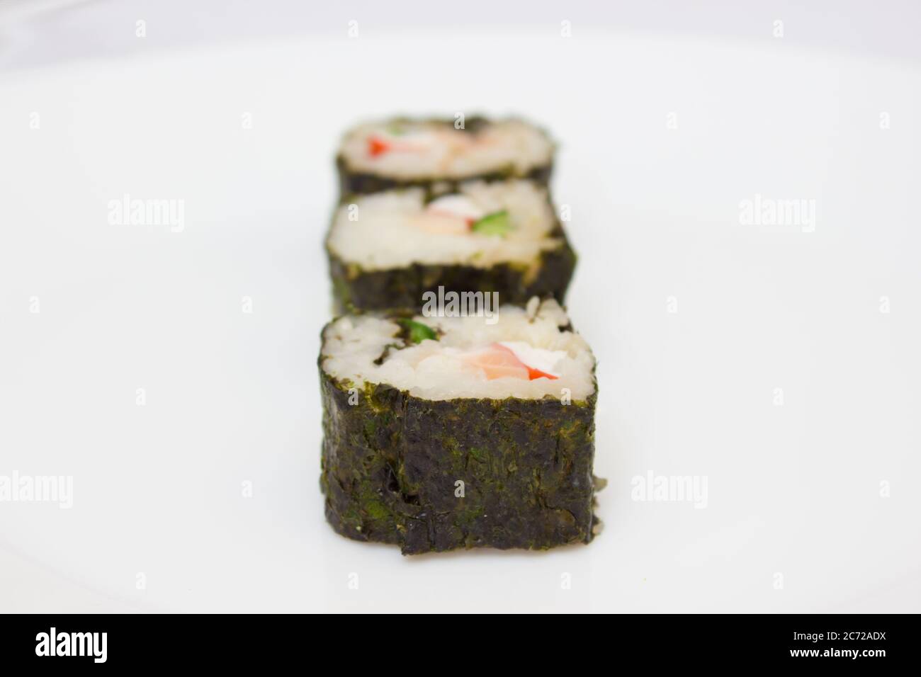 Japanische Küche, Reis Sushi und Fisch - Nahaufnahme, vegetarische Gerichte Stockfoto