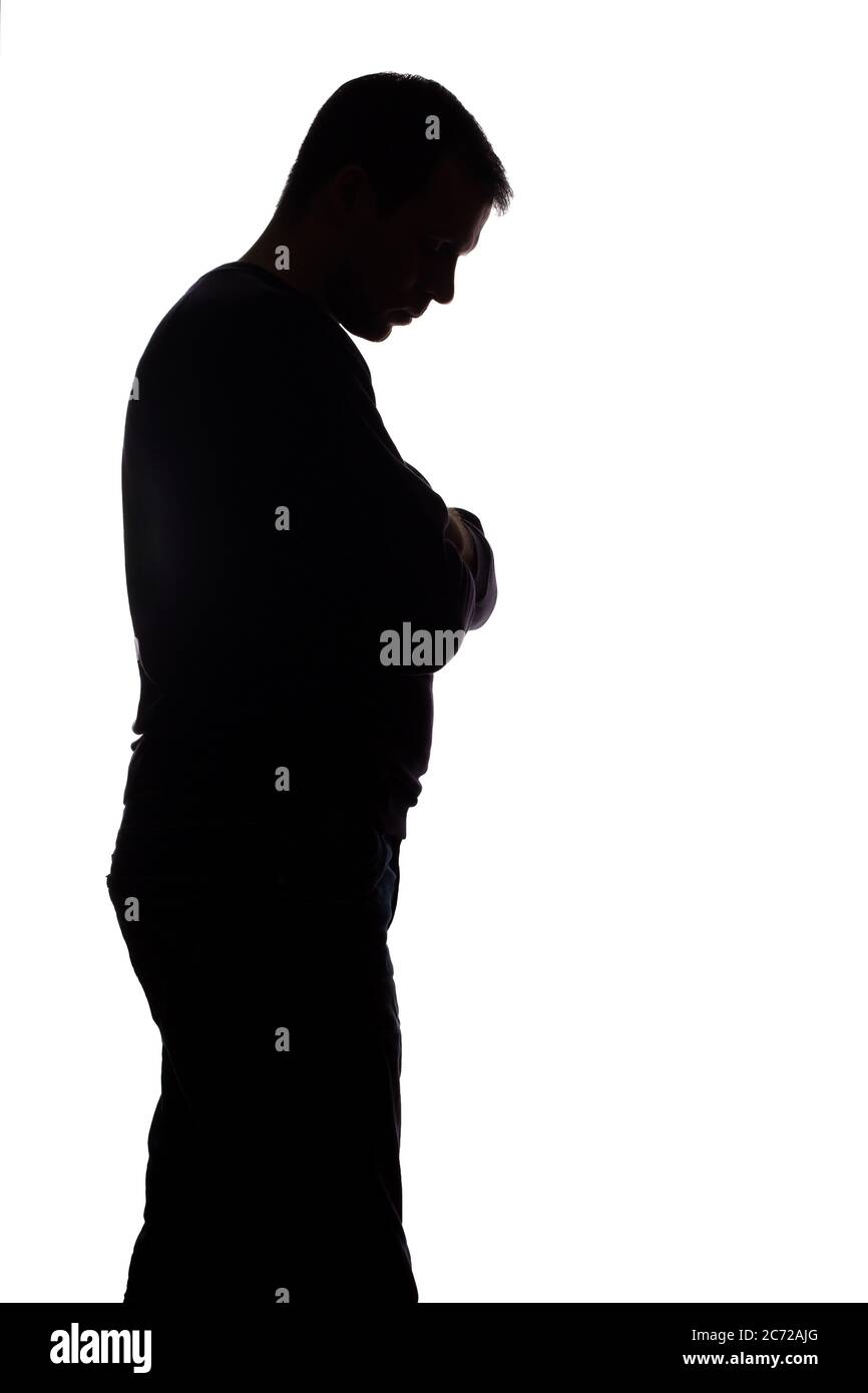 Porträt eines jungen Mannes, unrasiert, Seitenansicht - dunkel isoliert Silhouette Stockfoto