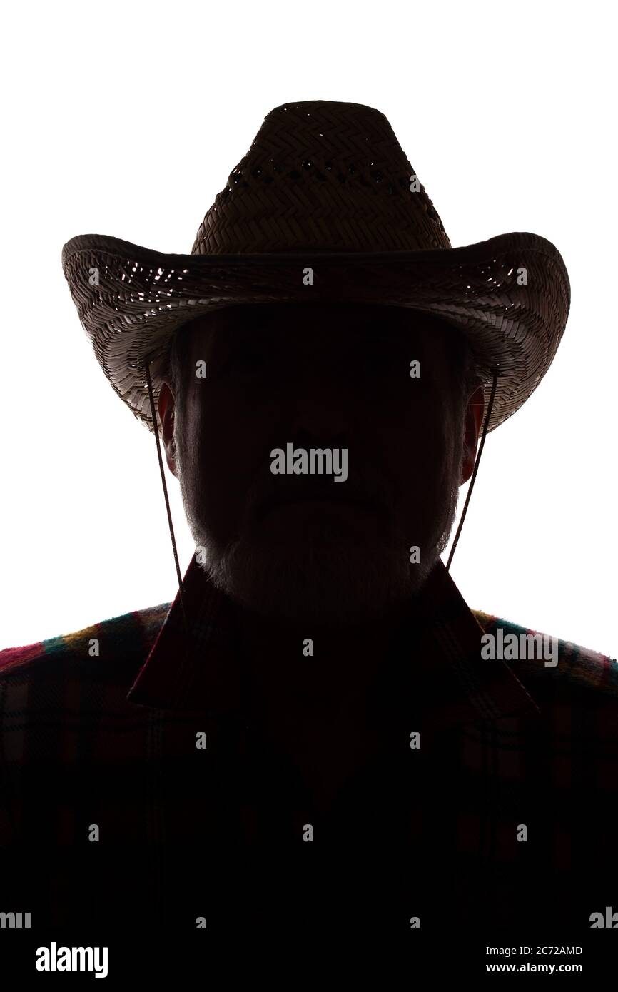 Porträt eines alten Mannes, in einem Cowboy-Hut, mit Bart, Vorderansicht - dunkel isoliert Silhouette Stockfoto