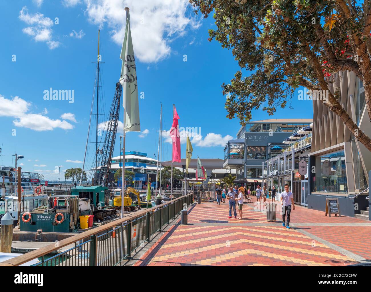 Cafés, Bars und Restaurants in Viaduct Harbour, Auckland, Neuseeland Stockfoto