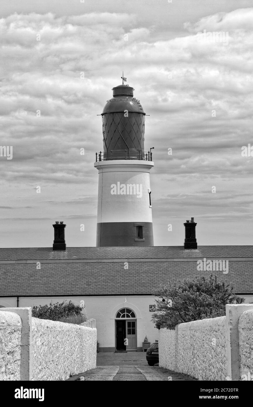 Der Leuchtturm des Souter an der Küste Nordostenglands in der Nähe von Whitburn, Sunderland, Tyne und Wear. Stockfoto