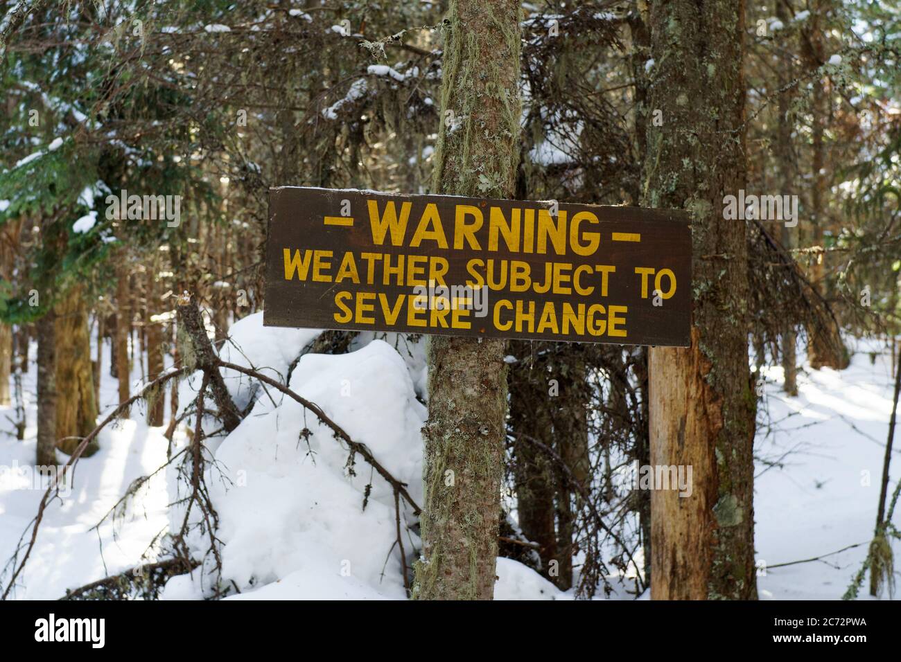 Warnung Wetter unterliegt schweren Veränderungen, Schild, Mount Marcy, Adirondack Mountains, High Peaks, Winter, New York Stockfoto